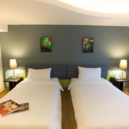 Grand Tower Inn Sathorn Hotel Bangkok Exterior photo