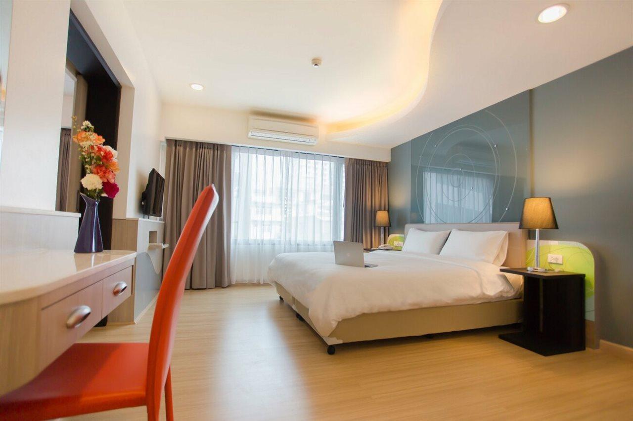 Grand Tower Inn Sathorn Hotel Bangkok Exterior photo