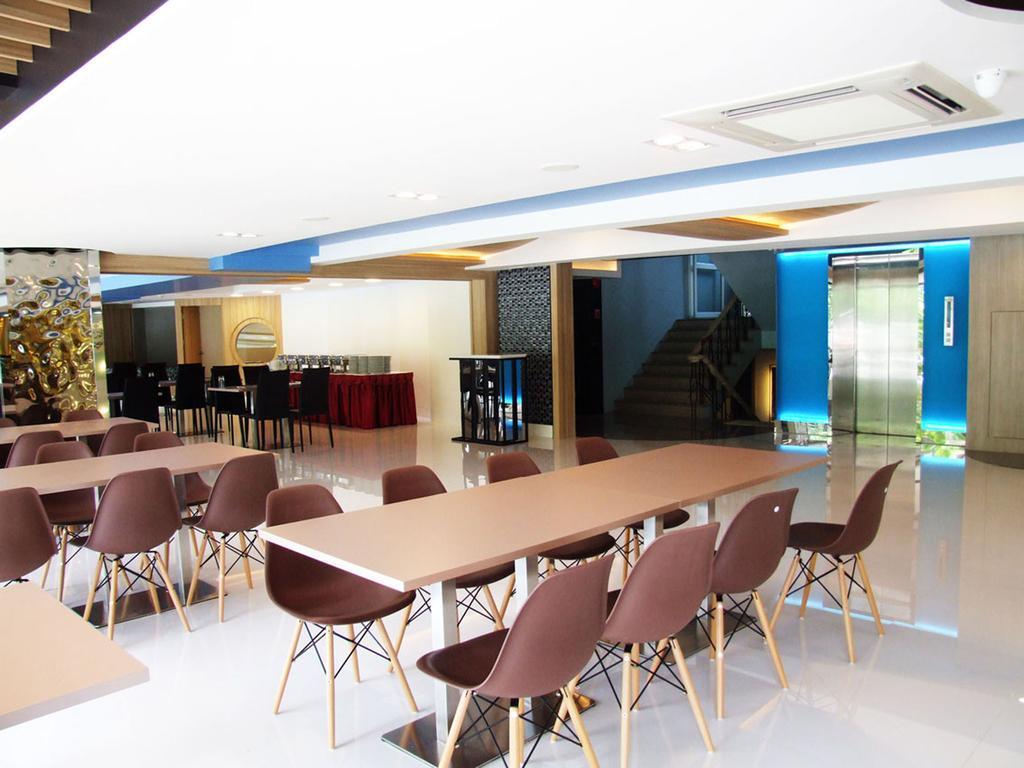 Grand Tower Inn Sathorn Hotel Bangkok Exterior photo