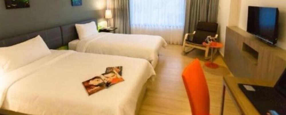 Grand Tower Inn Sathorn Hotel Bangkok Exterior photo