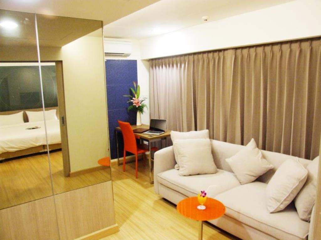 Grand Tower Inn Sathorn Hotel Bangkok Exterior photo