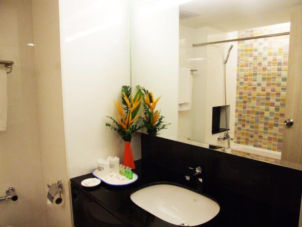 Grand Tower Inn Sathorn Hotel Bangkok Exterior photo