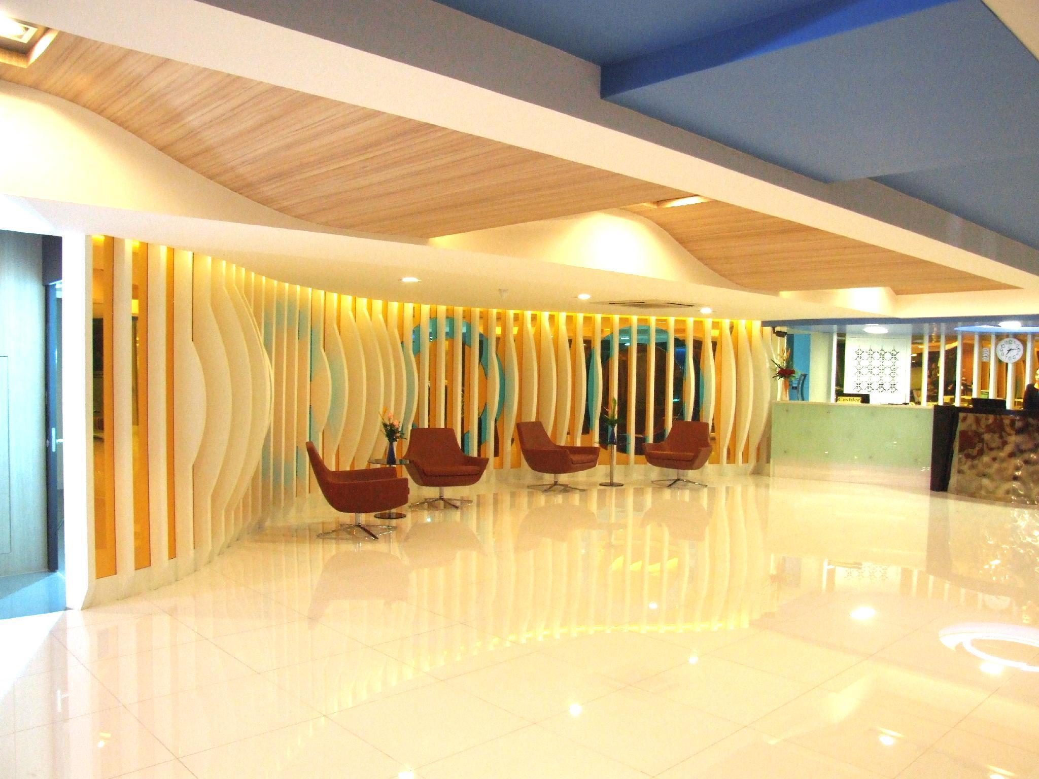 Grand Tower Inn Sathorn Hotel Bangkok Exterior photo