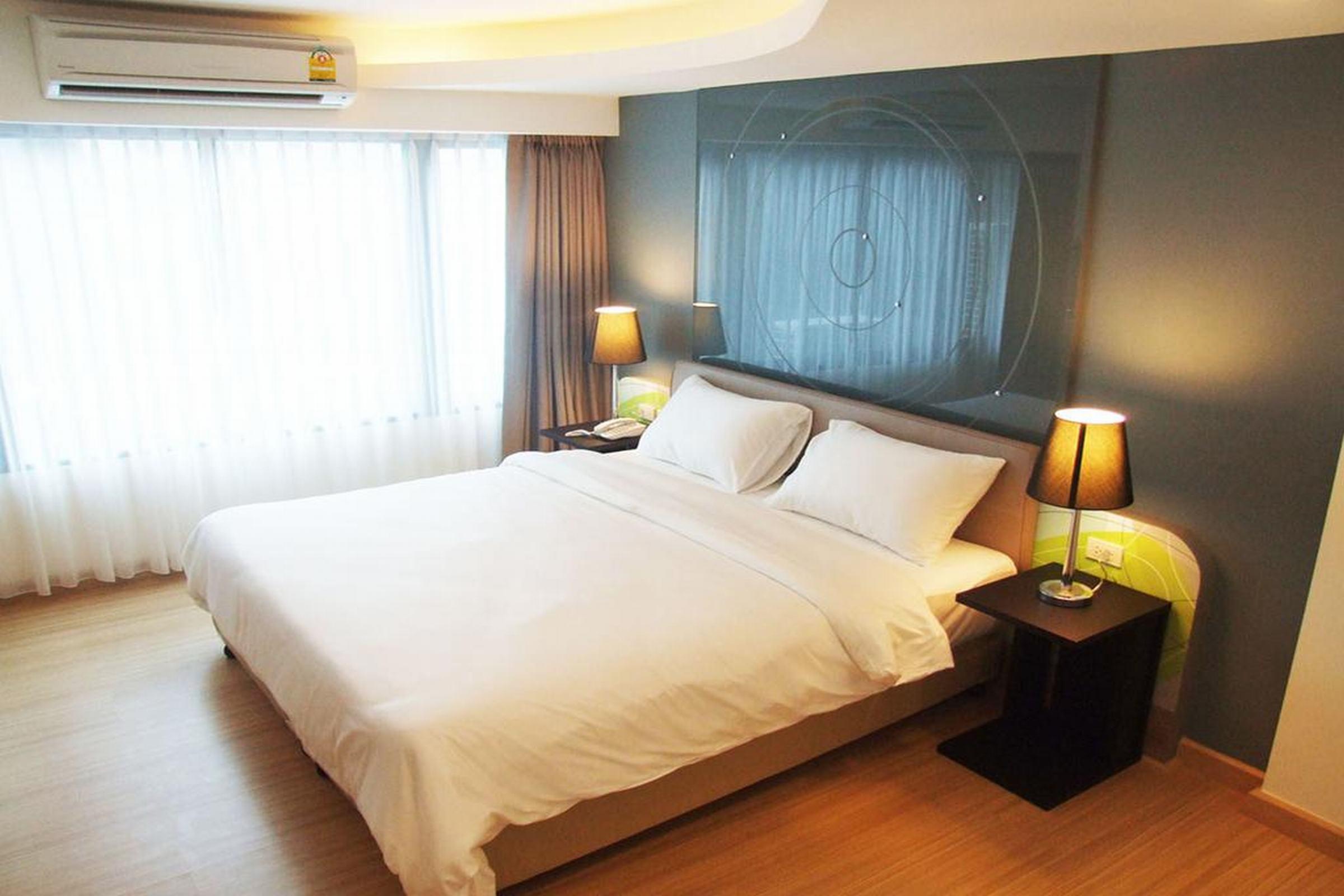 Grand Tower Inn Sathorn Hotel Bangkok Exterior photo