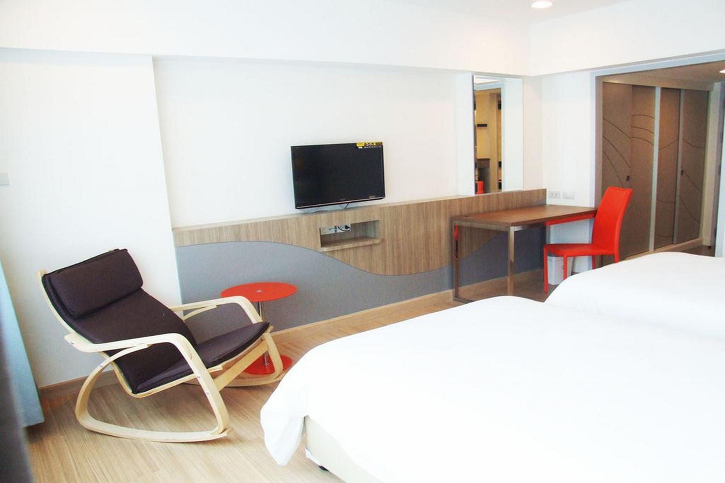 Grand Tower Inn Sathorn Hotel Bangkok Exterior photo