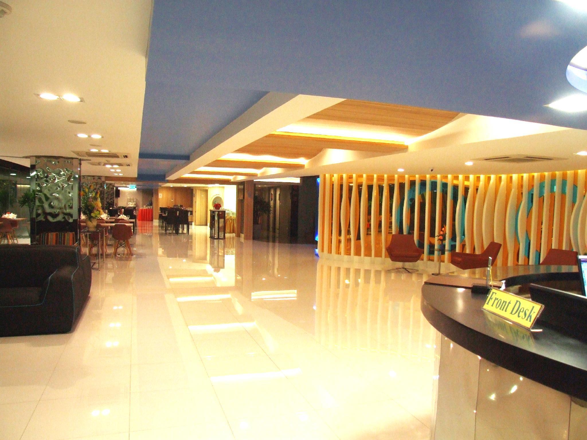 Grand Tower Inn Sathorn Hotel Bangkok Exterior photo