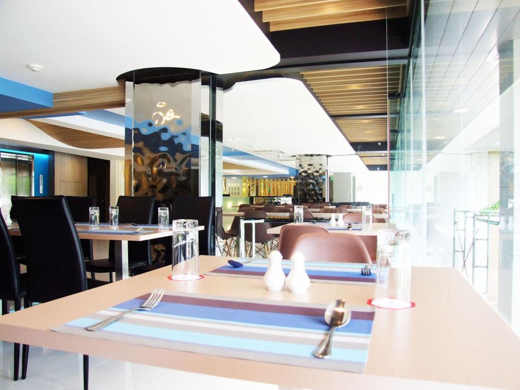 Grand Tower Inn Sathorn Hotel Bangkok Exterior photo