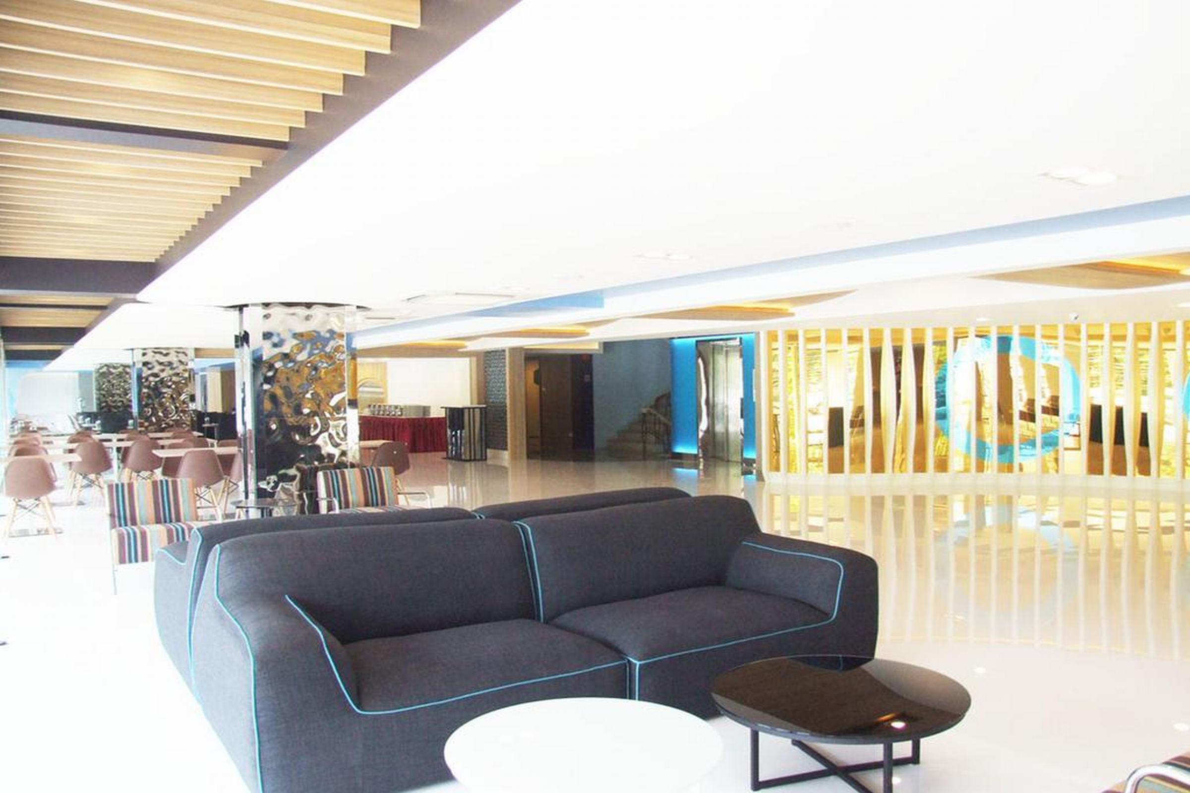 Grand Tower Inn Sathorn Hotel Bangkok Exterior photo