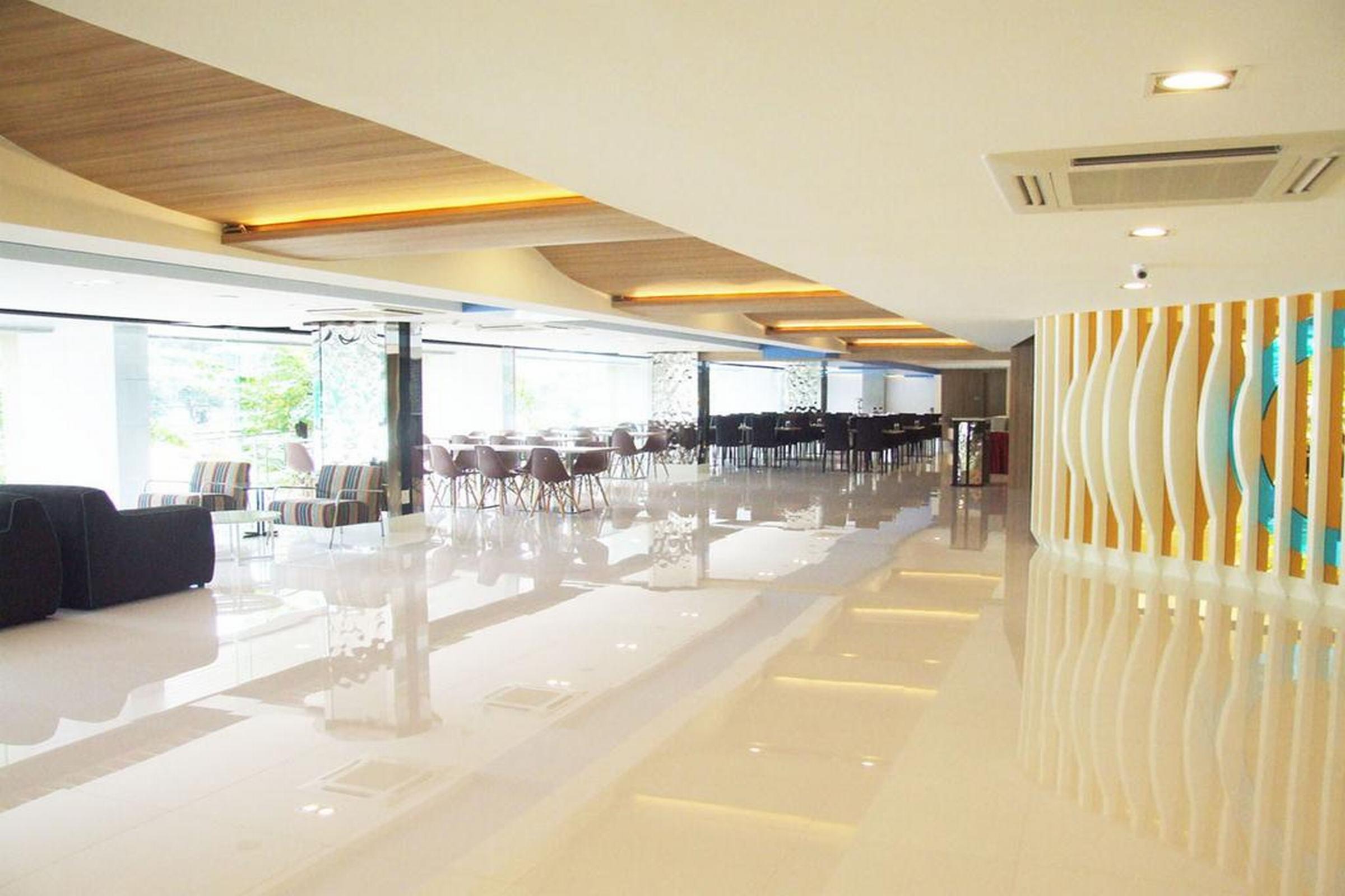 Grand Tower Inn Sathorn Hotel Bangkok Exterior photo