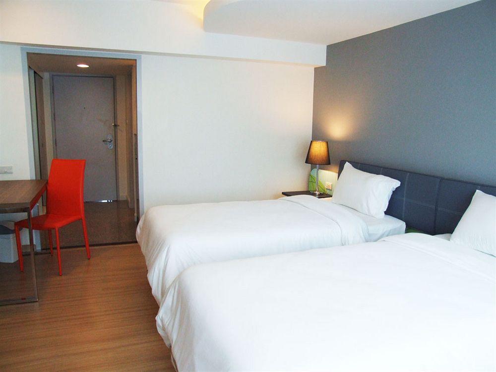 Grand Tower Inn Sathorn Hotel Bangkok Exterior photo