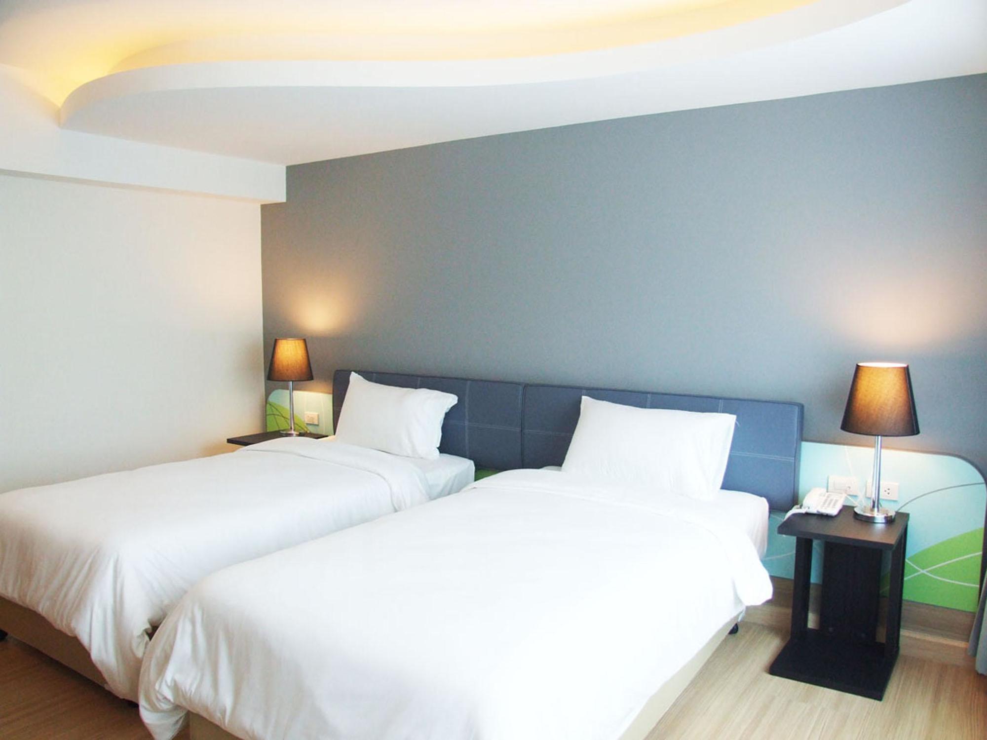 Grand Tower Inn Sathorn Hotel Bangkok Exterior photo