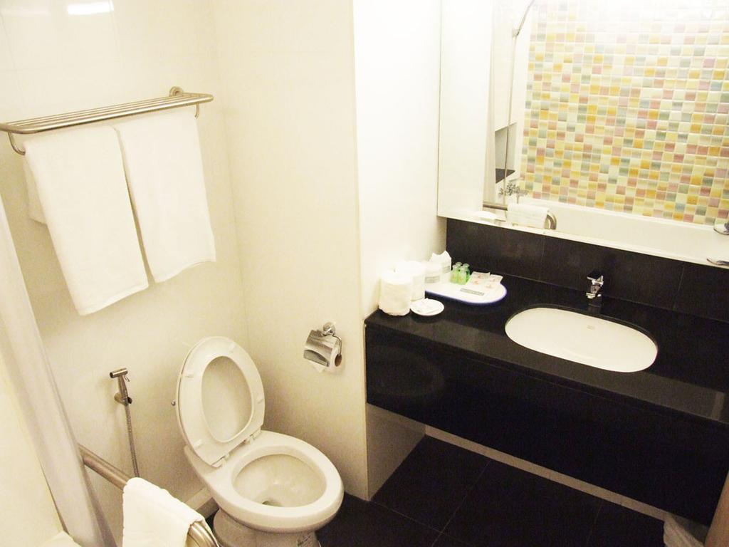 Grand Tower Inn Sathorn Hotel Bangkok Exterior photo