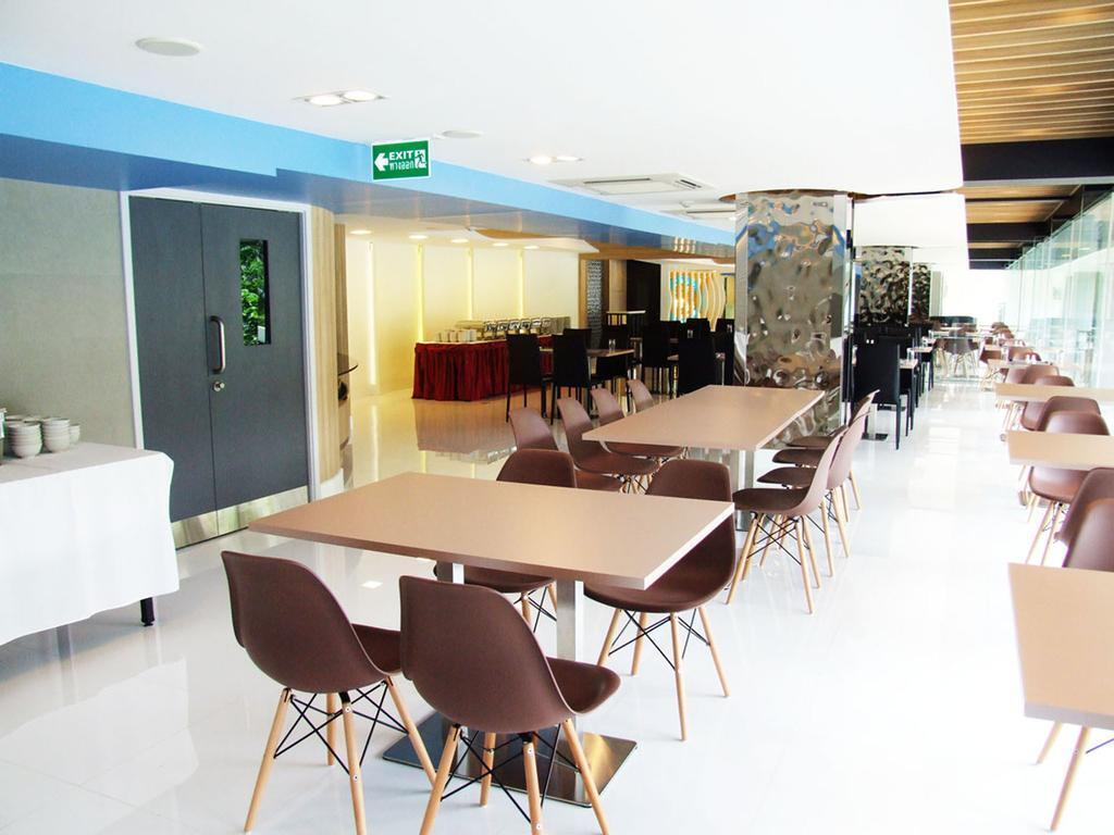 Grand Tower Inn Sathorn Hotel Bangkok Exterior photo